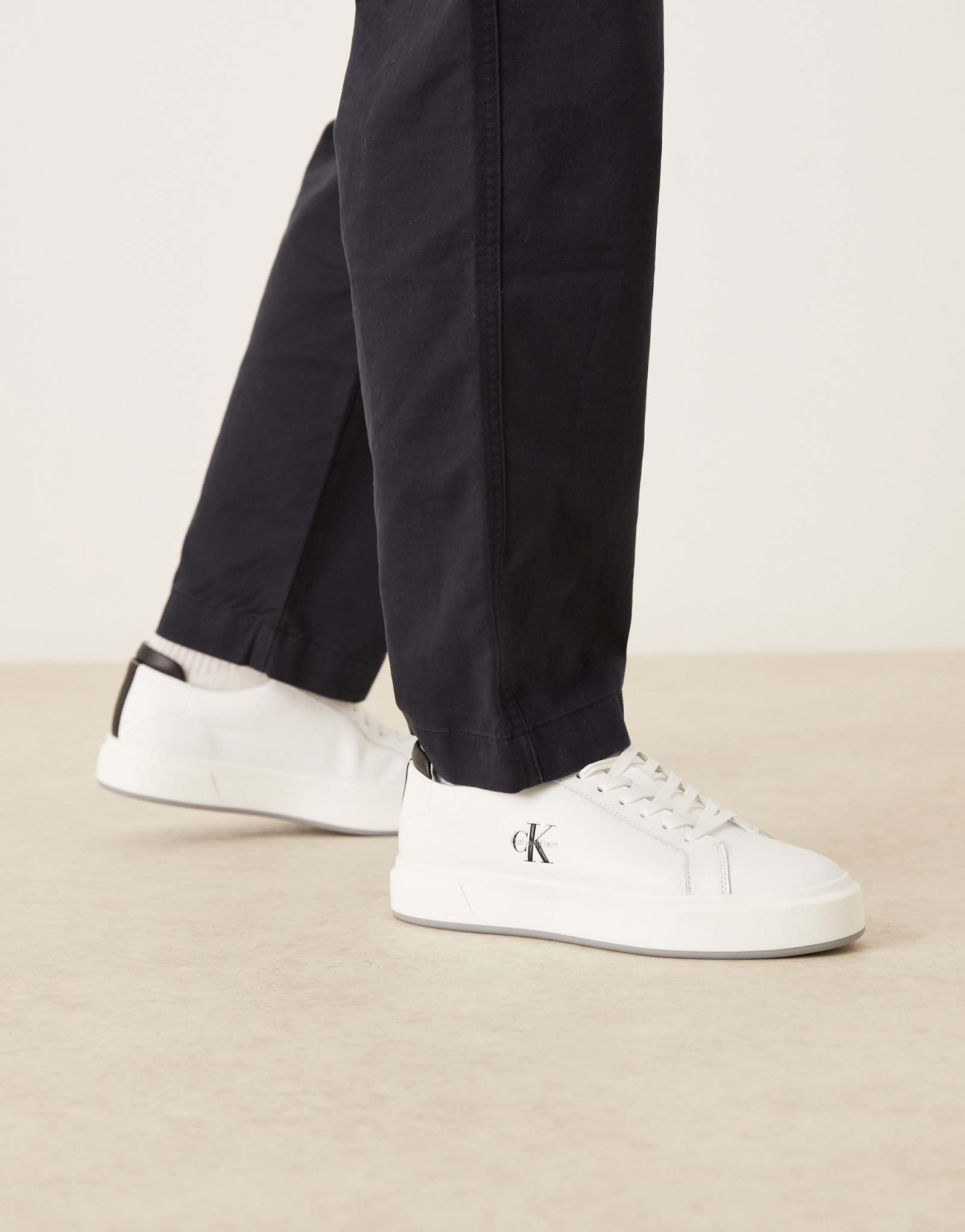 Кроссовки Calvin Klein basket на кожаной подошве с чашечками белого цвета