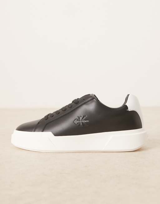 Calvin Klein - Baskets à lacets avec semelle cuvette épaisse et logo monogramme - Noir et blanc, 2 de 5