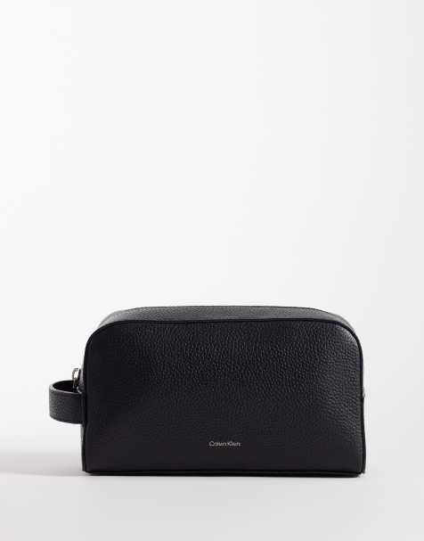 Calvin Klein - Beauty-case nero con zip e logo laminato - view 1