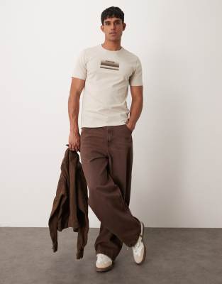 Calvin Klein – Beige t-shirt med graderad logga på bröstet - view 1
