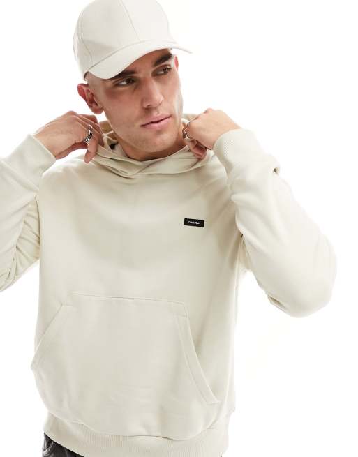 Calvin Klein – Bequemer Kapuzenpullover in Nebelbeige