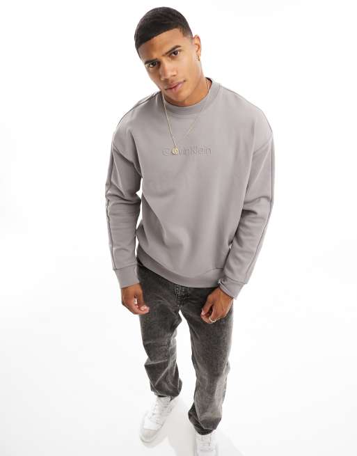 Calvin Klein – Bequemes Sweatshirt mit Logo-Prägung 