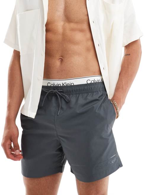 Calvin Klein - Bermuda de bain avec ceinture double - Porte en fer