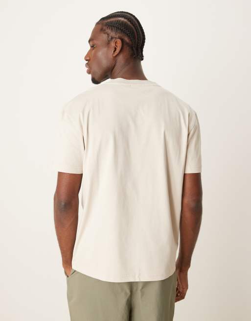 Calvin Klein – Beżowy T-shirt z logo na szyi, 2 z 4