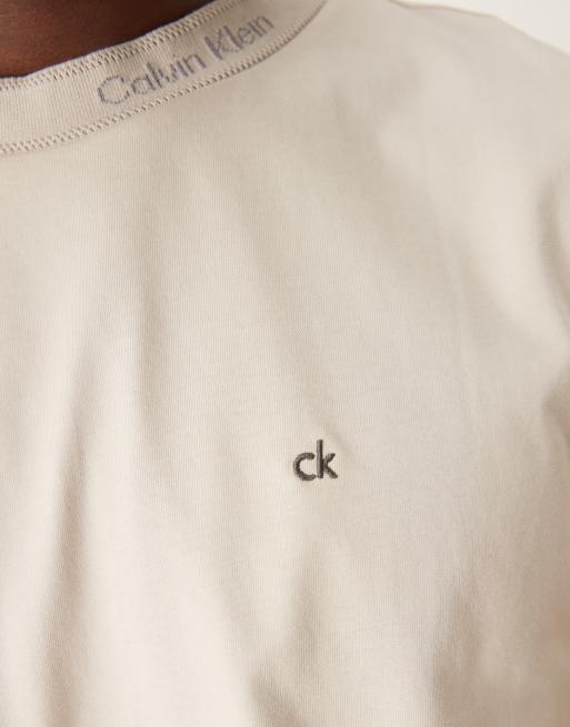 Calvin Klein – Beżowy T-shirt z logo na szyi, 3 z 4