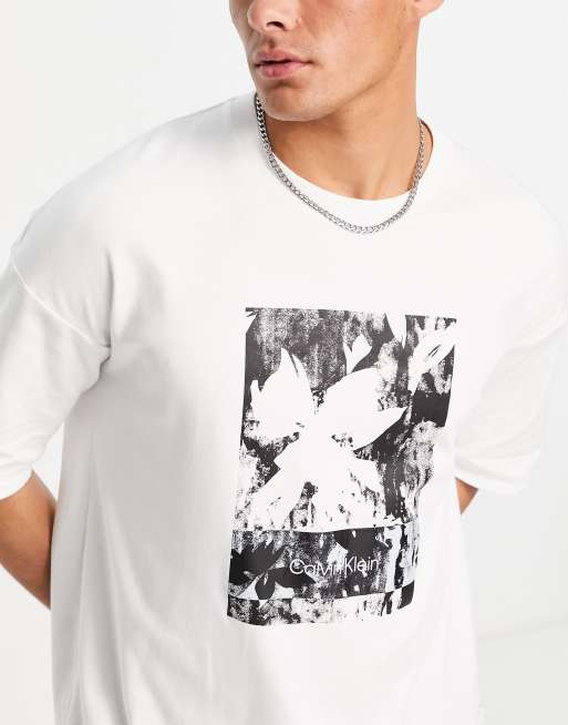 Calvin Klein – Biały pudełkowy T-shirt z nadrukiem, 2 z 4