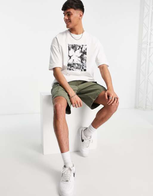 Calvin Klein – Biały pudełkowy T-shirt z nadrukiem, 3 z 4