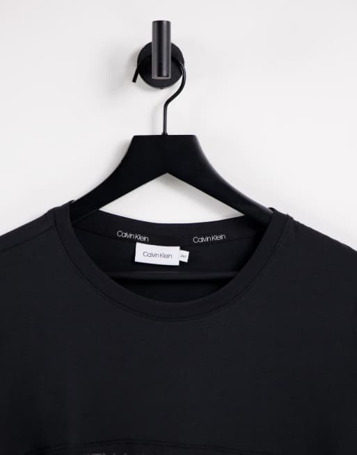 Calvin Klein Big & Tall – Czarny T-shirt z liniowym logo, 4 z 4