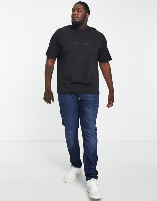 Calvin Klein Big & Tall - Sort T-shirt med firkantet pasform og centralt logo, 3 af 4