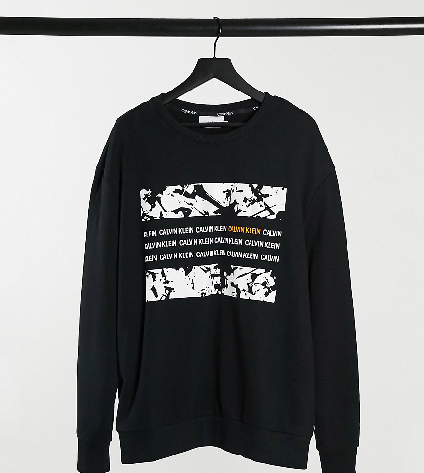 Calvin Klein – Big & Tall – Svart t-shirt med fyrkantigt tryck