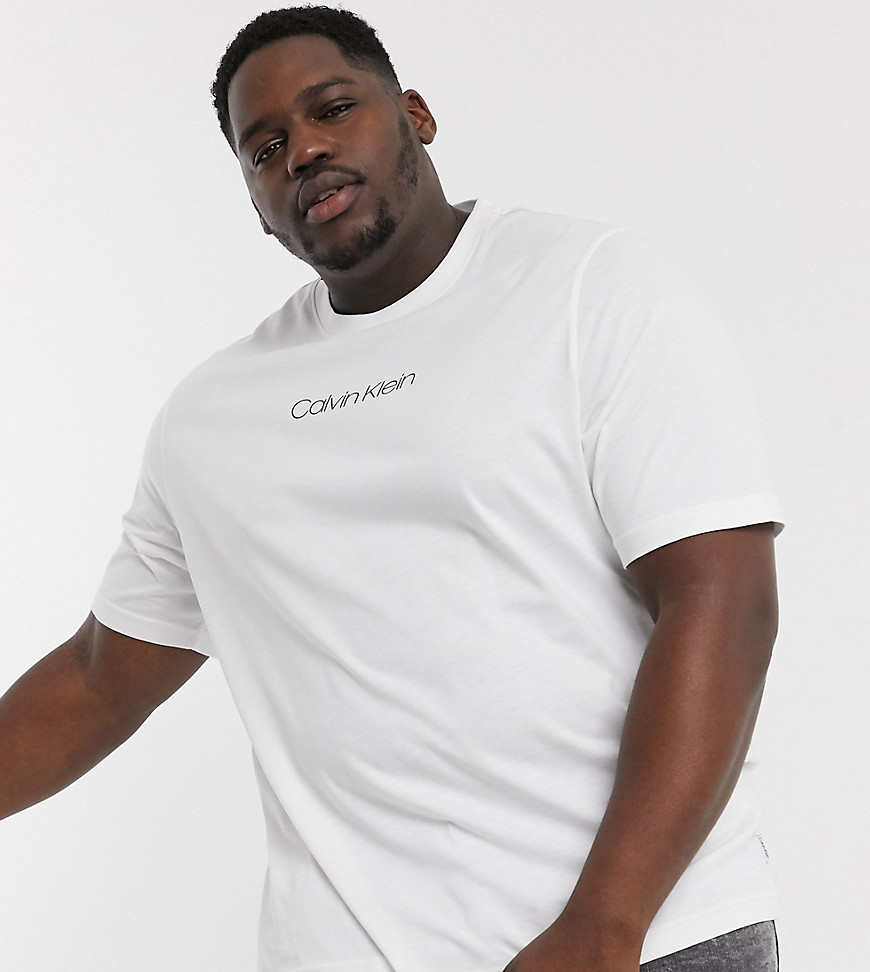 Calvin Klein Big & Tall - T-shirt bianca con logo centrale - In esclusiva per ASOS-Bianco