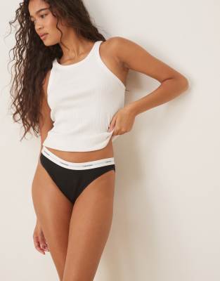 Calvin Klein - Bikinihose aus gerippter Baumwolle in Schwarz mit Stretchanteil