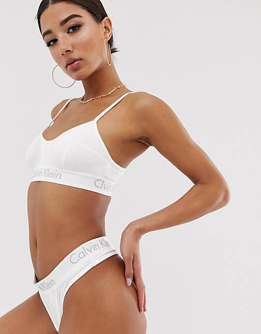 Calvin Klein - Body - Ensemble de lingerie string et soutien-gorge triangle  non doublé