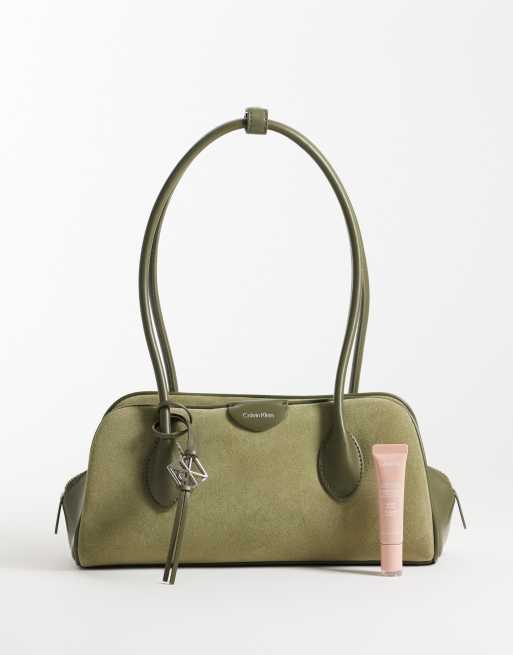 Calvin Klein bolso de hombro de ante en verde oliva, 2 de 4