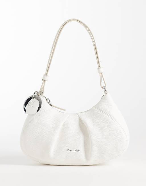 Calvin Klein - Borsetta da spalla bianca con dettagli in metallo