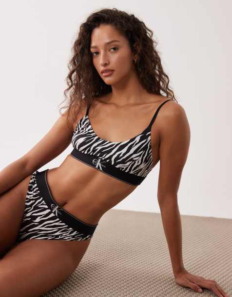 Calvin Klein - Brassière sfoderata nera con stampa tigrata e logo grafico - view 1