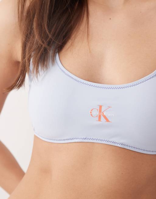 Calvin Klein – Bustier-Bikinioberteil in Blassblau mit Logo, 4 von 4