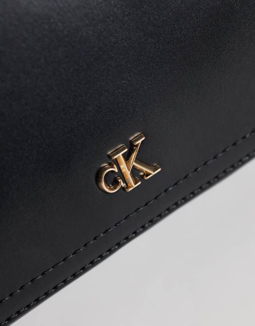 Calvin Klein cameratas met crossbodyriem en goudkleurige details in zwart, 4 van 4