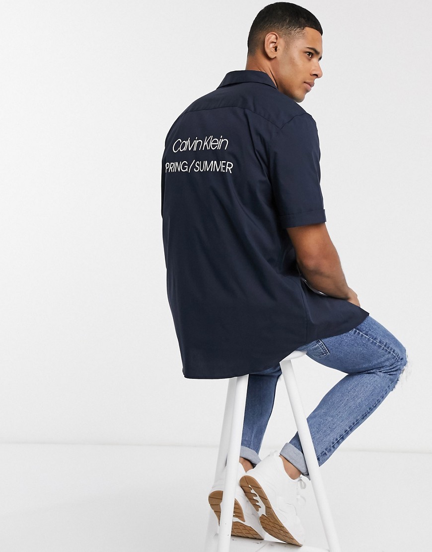 Calvin Klein - Camicia a maniche corte con logo stampato-Navy