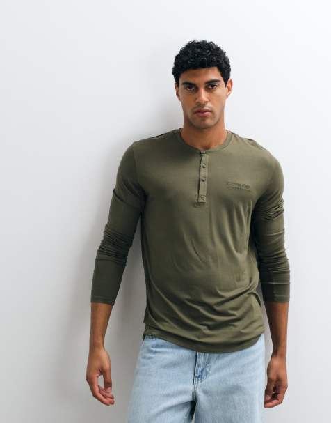 Calvin Klein - camiseta henley de manga larga en oliva - view 1