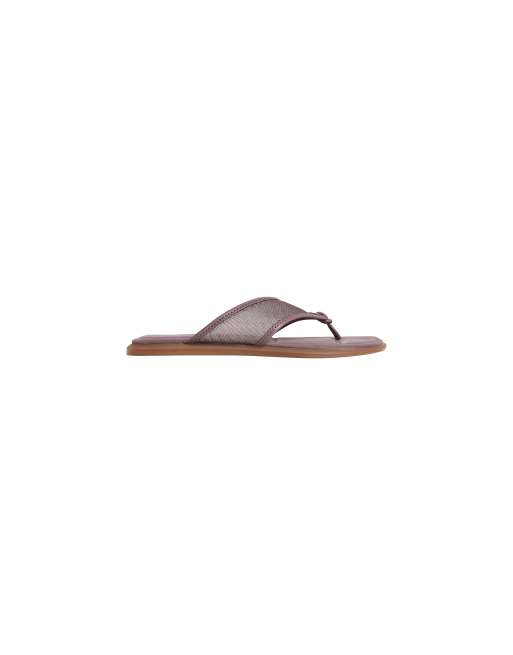 Calvin Klein – Carla – Zehenstegsandalen aus Netzstoff in der Farbe Pfefferkorn mit eckiger Zehenpartie, 1 von 4