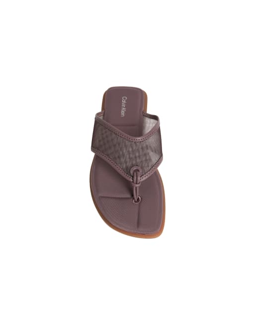 Calvin Klein – Carla – Zehenstegsandalen aus Netzstoff in der Farbe Pfefferkorn mit eckiger Zehenpartie, 3 von 4