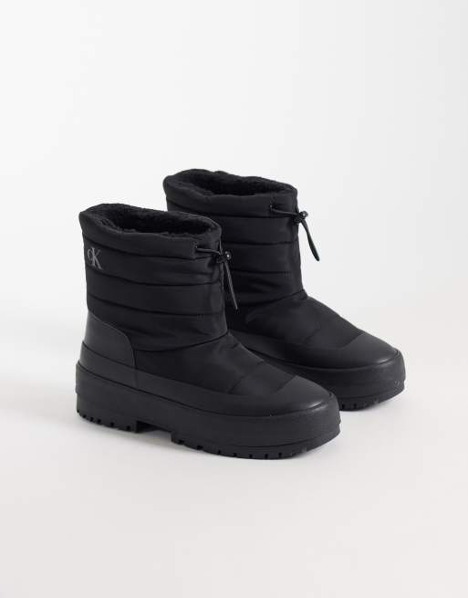 Calvin Klein chunky gewatteerde snowboot met plateauzool en toggle in zwart, 3 van 4