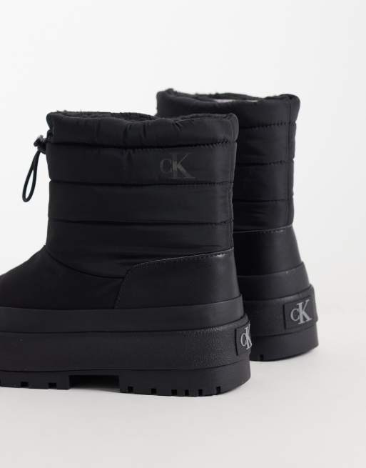 Calvin Klein chunky gewatteerde snowboot met plateauzool en toggle in zwart, 4 van 4