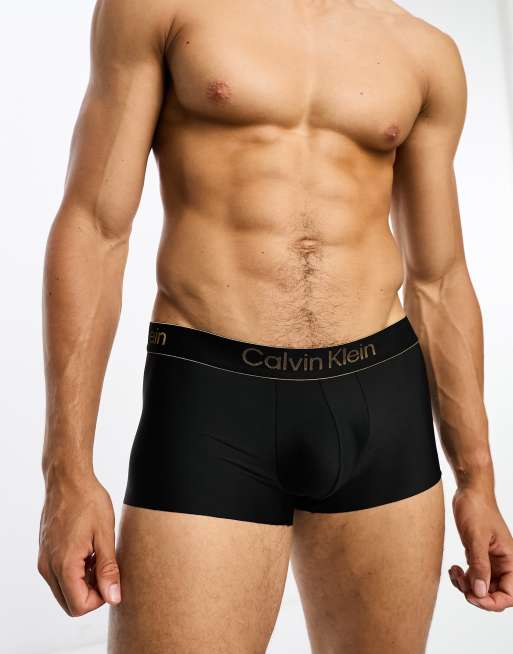Calvin Klein - CK Black - Boxershort met lage taille in zwart met goudkleurig logo op de tailleband