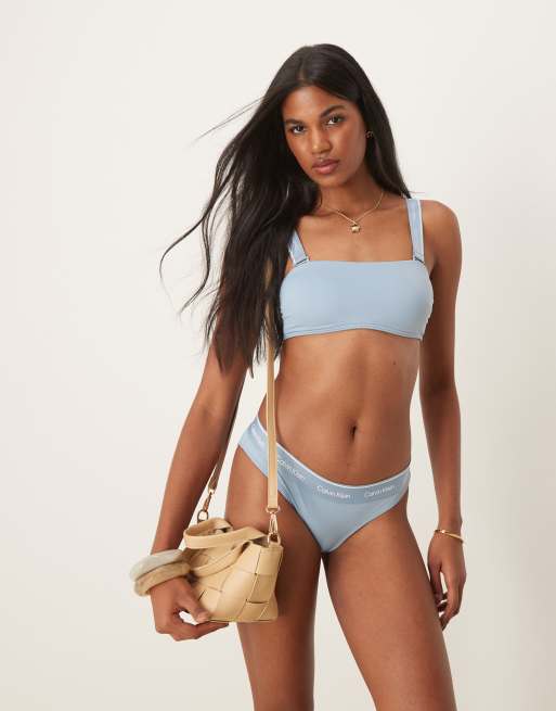 Calvin Klein – CK Meta Legacy – Bandeau-Bikinioberteil in hellem Denimblau