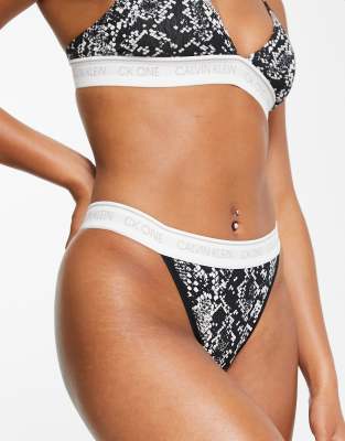 Calvin Klein – CK One – Bawełniane figi brazylijskie o kroju tanga w wężowy wzór