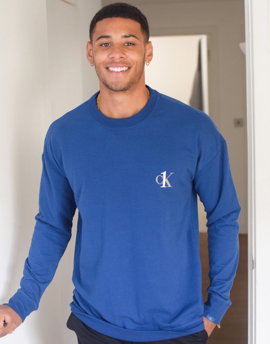 Calvin Klein – CK One – Blå mys-sweatshirt med logga, del av set