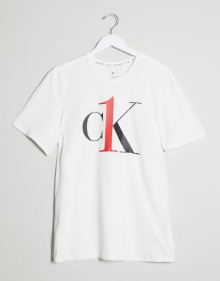 t shirt logo calvin klein