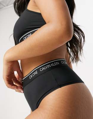 string calvin klein taille haute