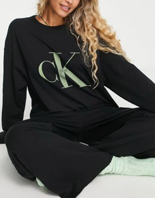 Calvin Klein CK One Cotton Logo oversized crew neck sweat in black - ASOS Price Checker