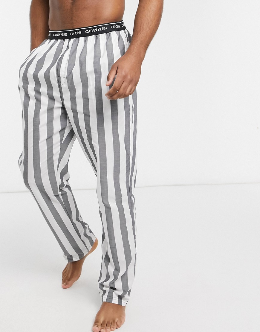 Calvin Klein - CK One - Pantaloni da casa a righe-Bianco