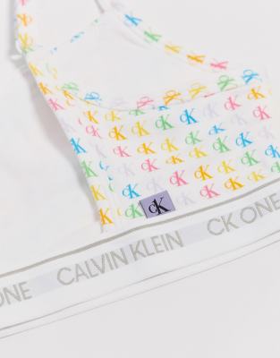 brassiere calvin klein lgbt