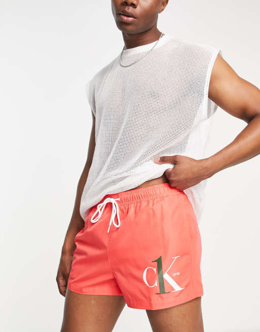 Lam Spaceship bølge Calvin Klein - CK One - Røde badeshorts i polyester - RED | ASOS