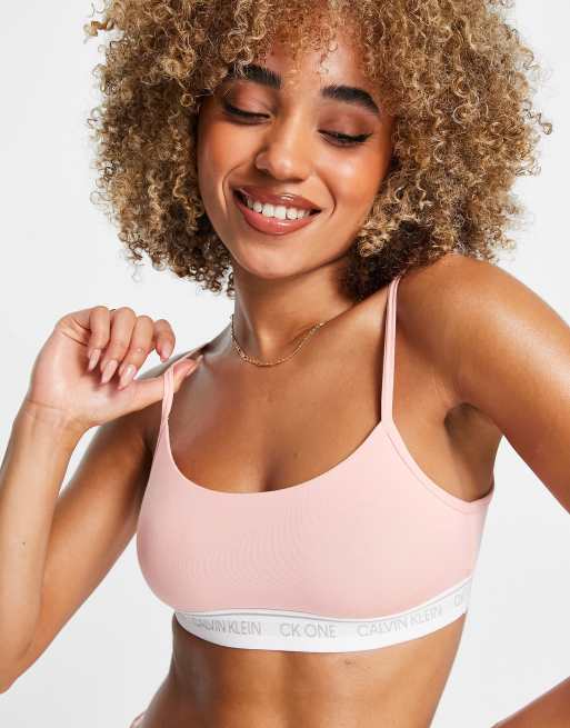 Calvin Klein – CK One – Rosa ofodrad bralette i trekantig modell med märkesprydd resår
