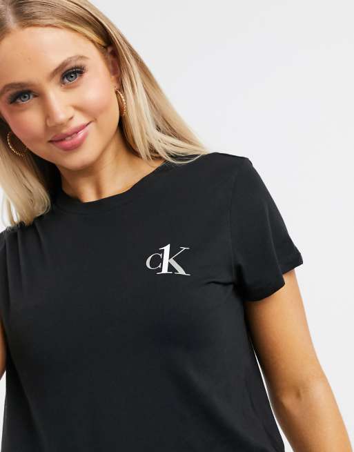 Calvin Klein – CK One – Svart mysig t-shirt med rund halsringning, 3 av 4