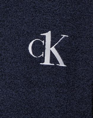  Calvin Klein - CK One - Sweat confort en tissu éponge - Bleu marine