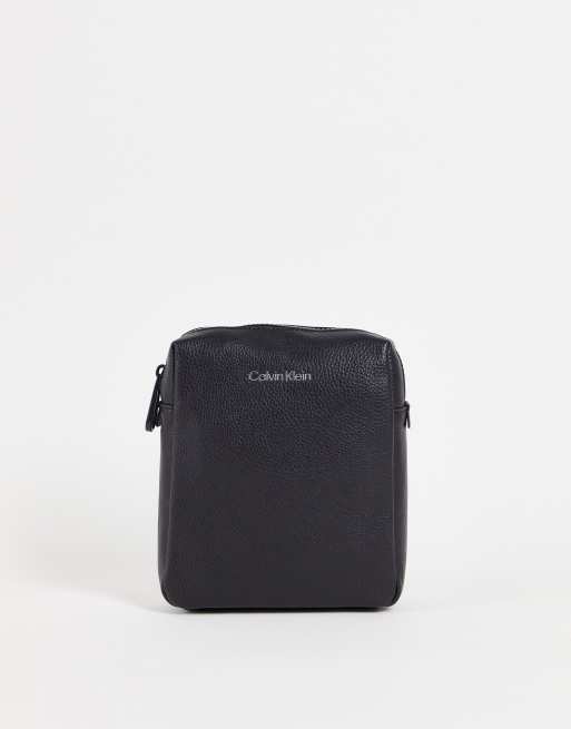 Calvin Klein – Classic – Umhängetasche in Schwarz