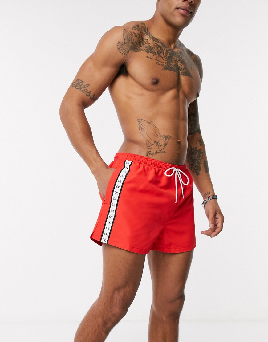 Calvin Klein - Core - Pantaloncini da bagno in tessuto riciclato rossi con fettuccia-Rosso
