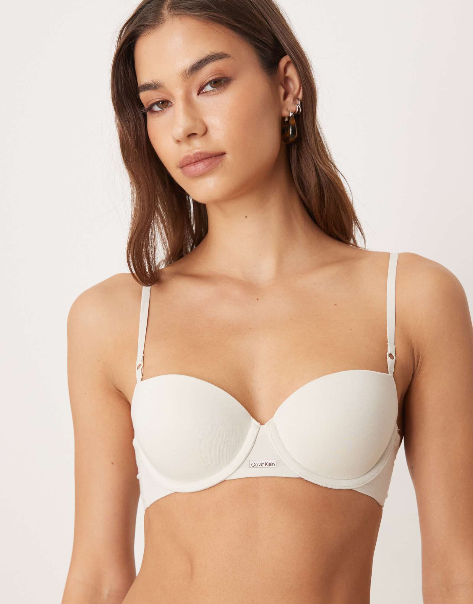 Фирменный демисезонный бюстгальтер Calvin Klein из хлопка и модала на легкой подкладке белого цвета