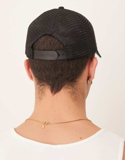 Calvin Klein – Czarna czapka trucker z wytłoczonym napisem, 2 z 3