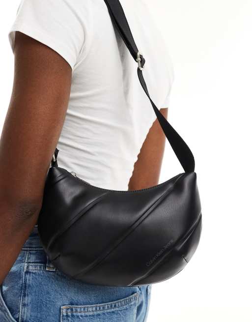 Calvin Klein – Czarna pikowana torebka crossbody 