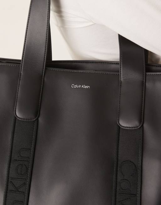 Calvin Klein – Czarna torba typu tote ze skórzanymi paskami, 2 z 4