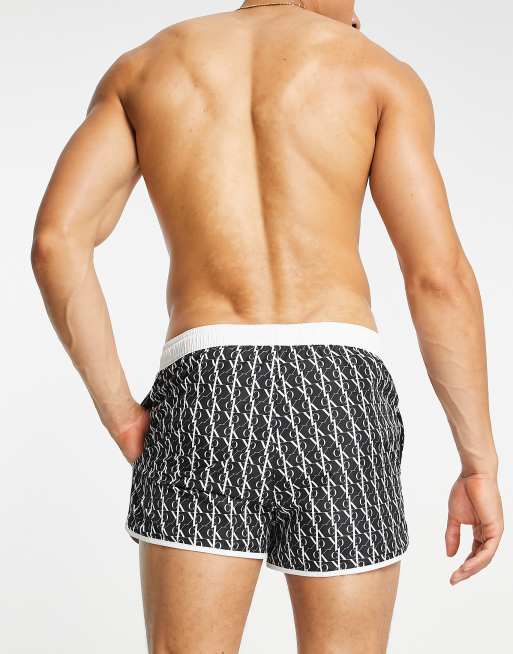 Calvin Klein – Czarne szorty kąpielowe z nadrukiem, 2 z 4