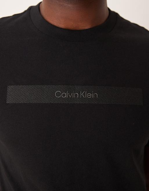 Calvin Klein – Czarny T-shirt z wyhaftowanym logo, 3 z 4