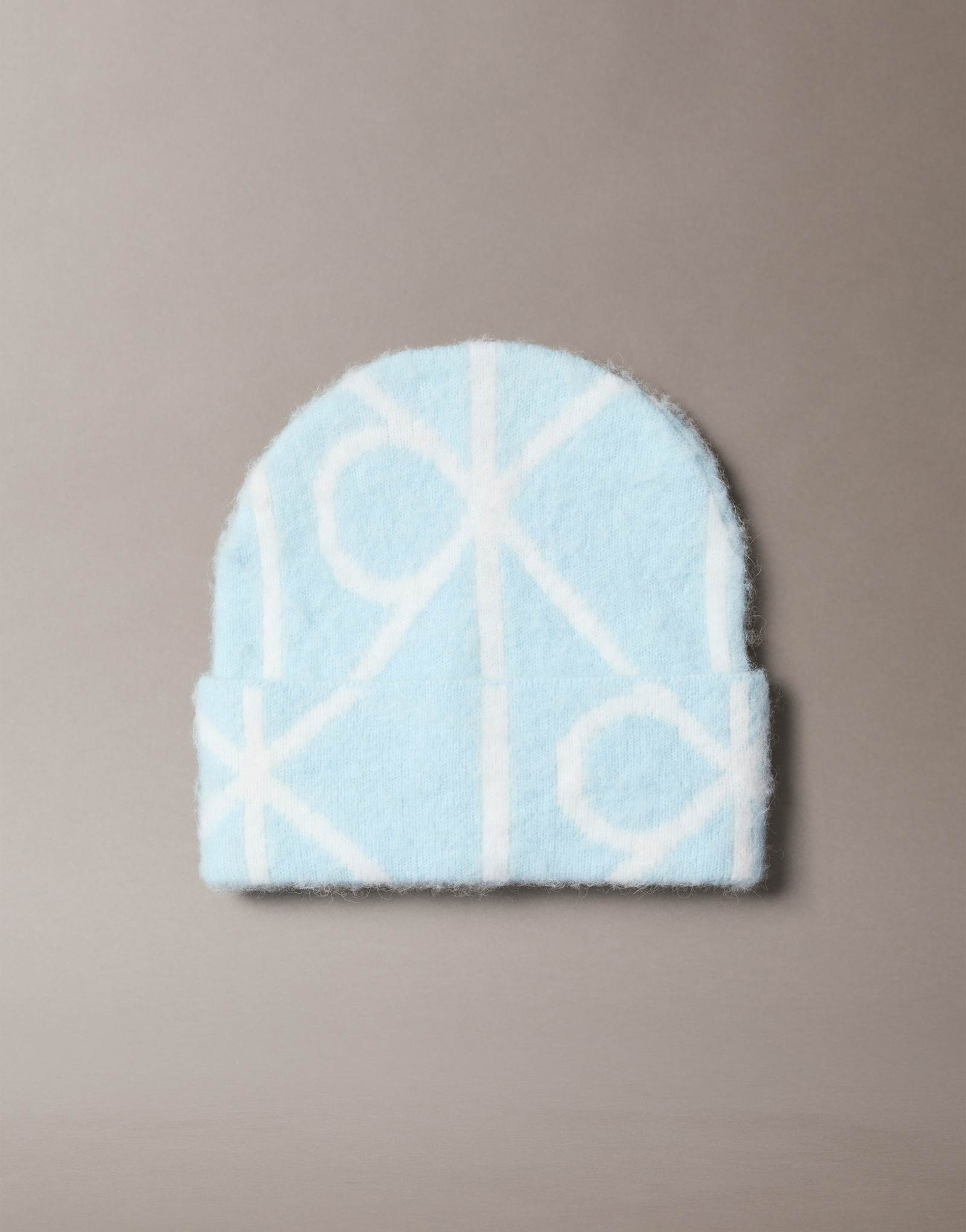 Матовая шапочка с эмблемой Calvin Klein нежно-голубого цвета